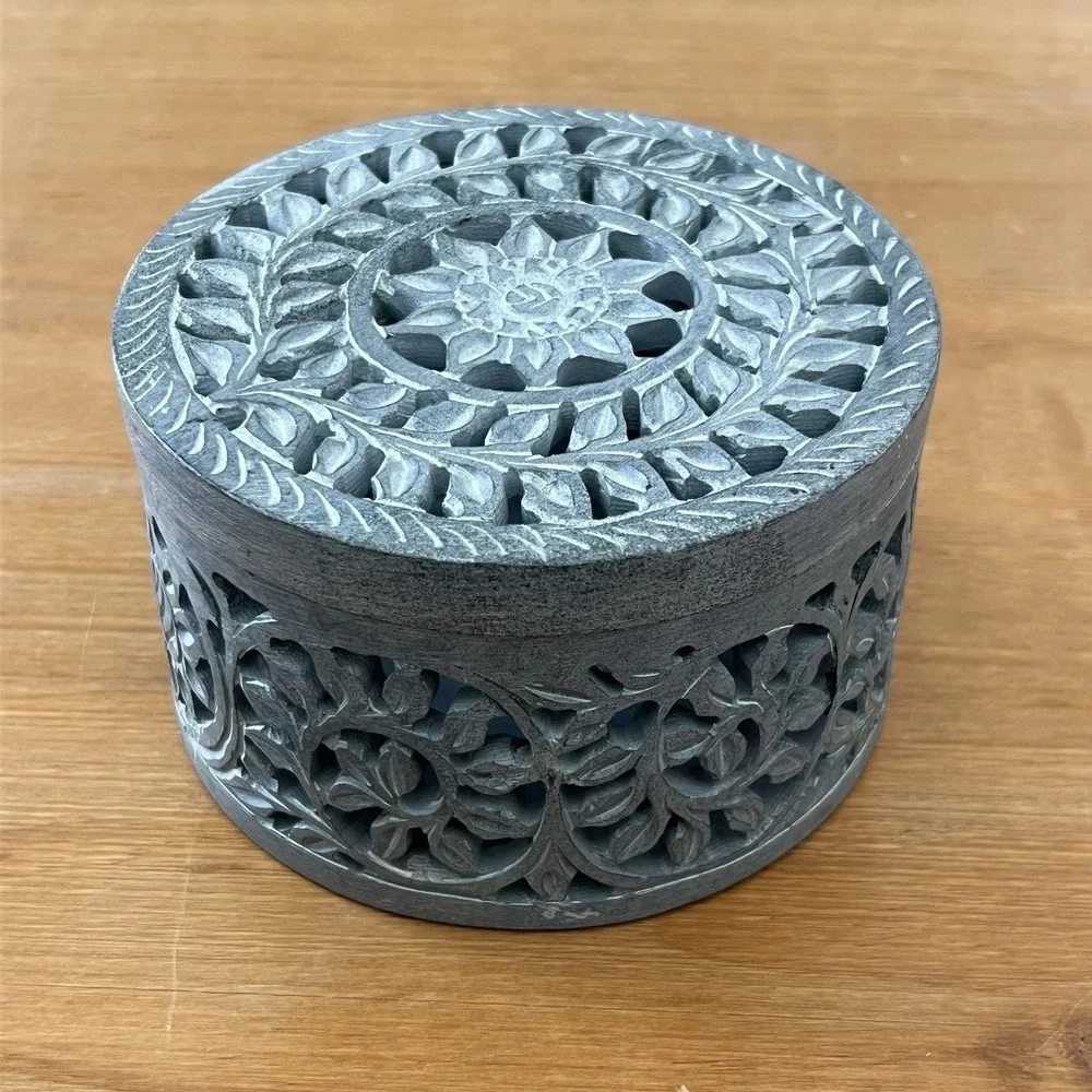 Hand Carved‎ Soapstone Trinket Box Round Floral Lidded Jewelry Keepsake Gray